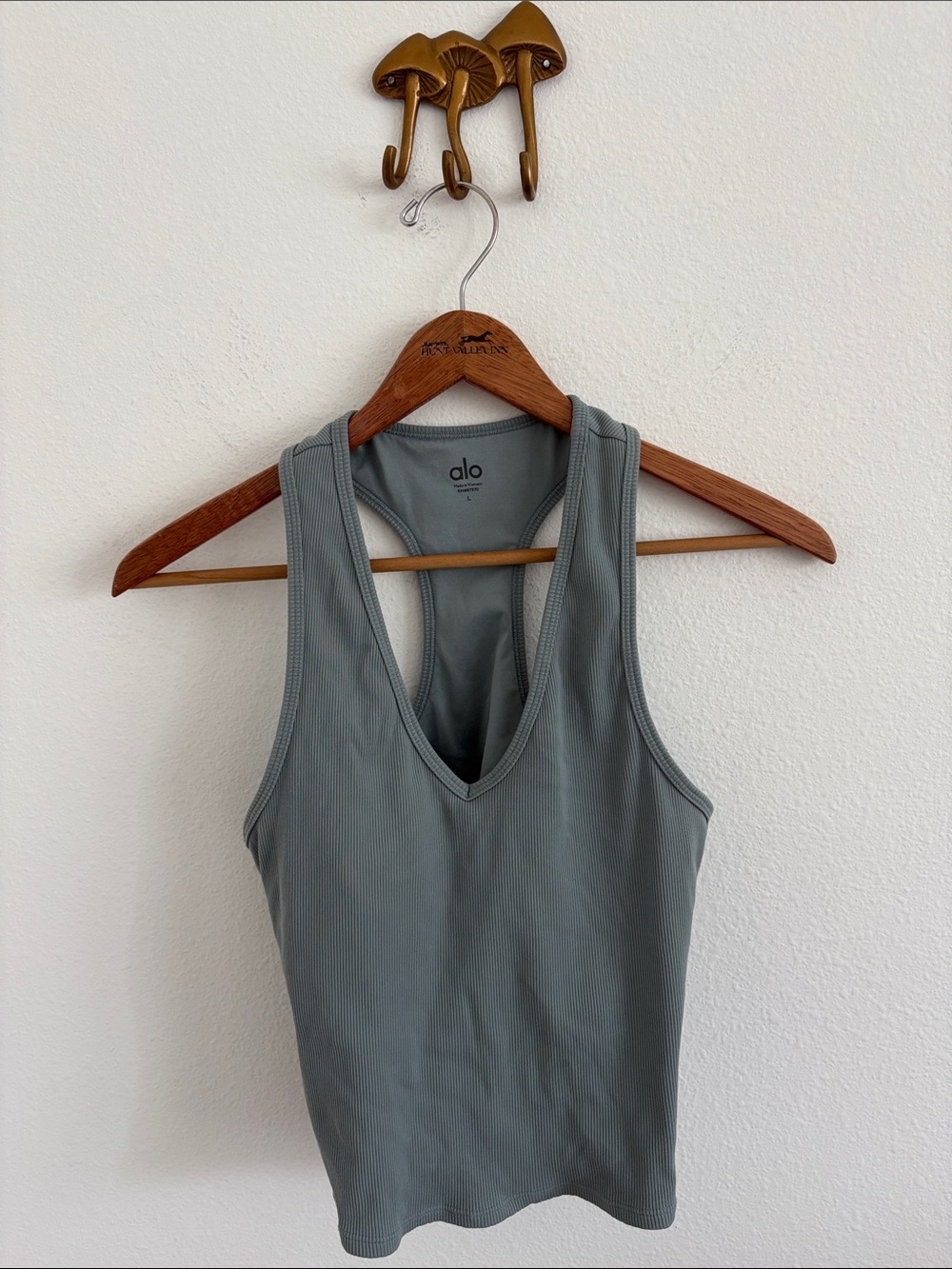 ALO YOGA Goddess ribbed tank size large cosmic blue - Picture 4 of 7